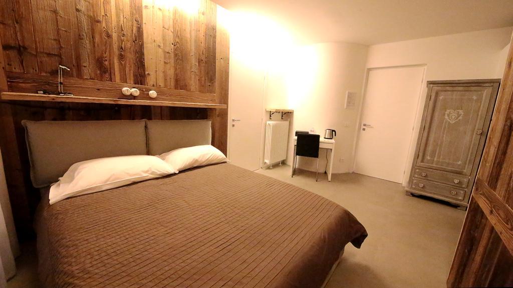 Affittacamere Smile Accomodation Aosta Ngoại thất bức ảnh